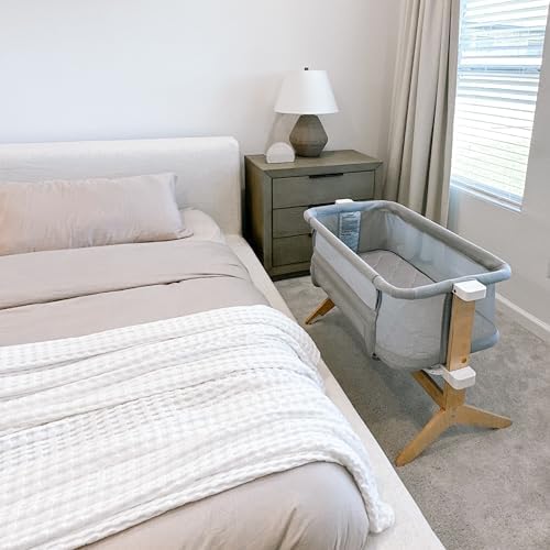 Newton Baby Bassinet with Removable Cover and Mattress 1